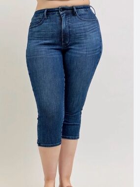 Judy Blue Skinny Fit Capri 18W